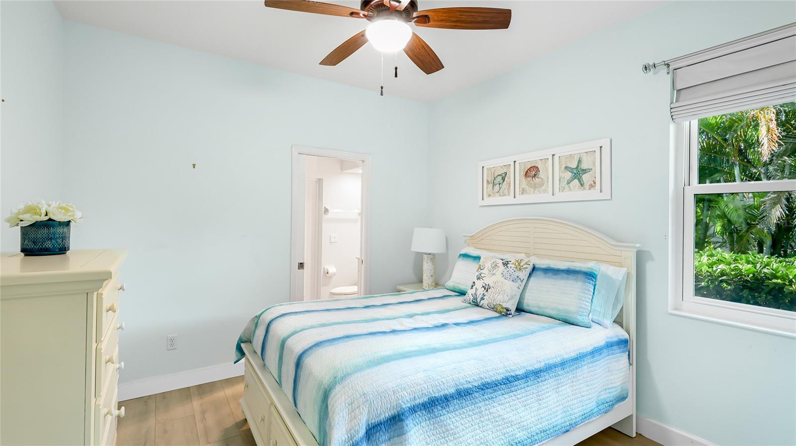 Image 25 of 40 For 11407 Savannah Lakes Drive