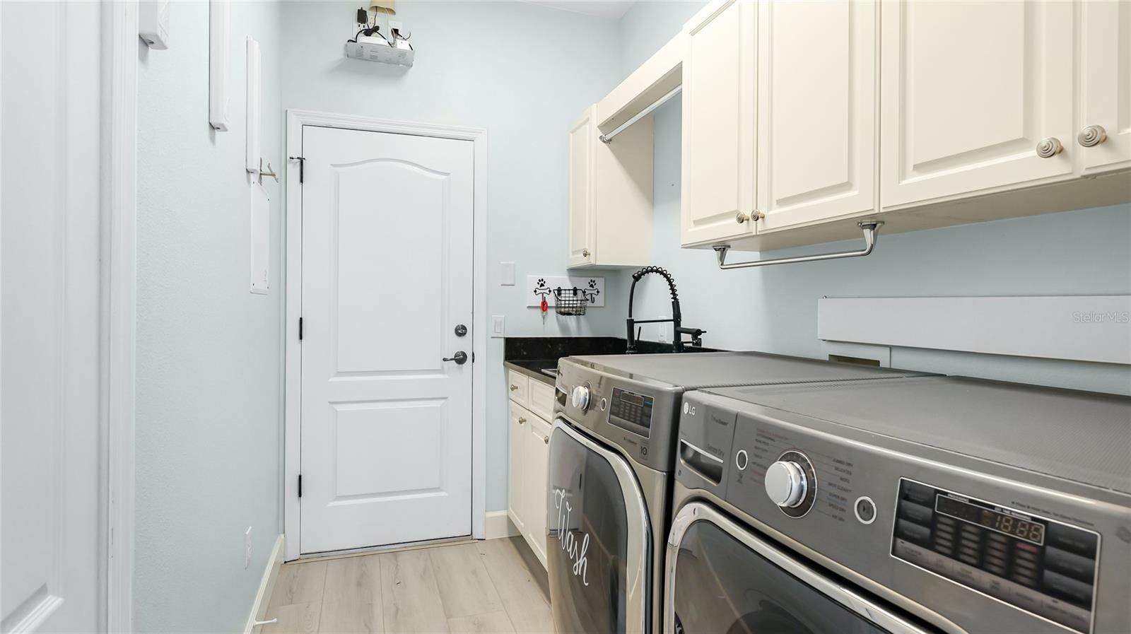 Image 32 of 40 For 11407 Savannah Lakes Drive