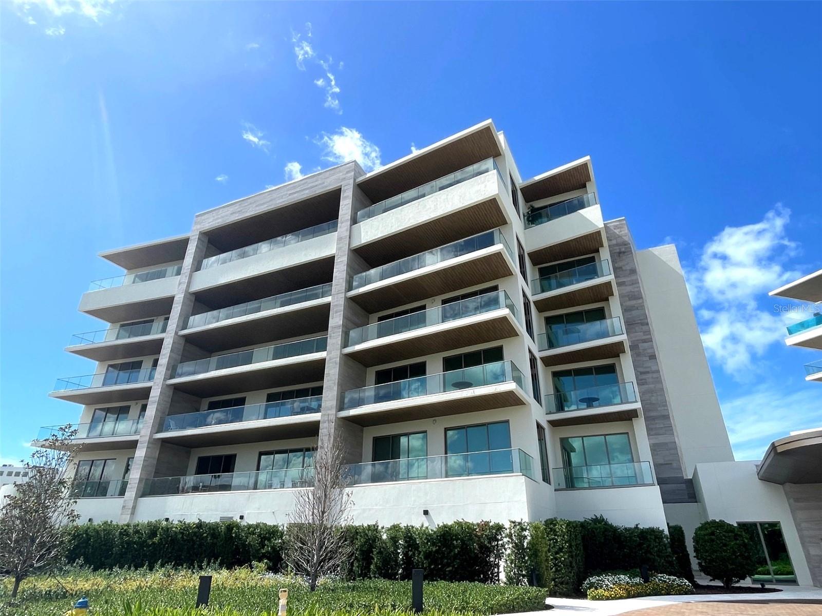 Image 2 of 83 For 1581 Gulf Of Mexico Drive 307