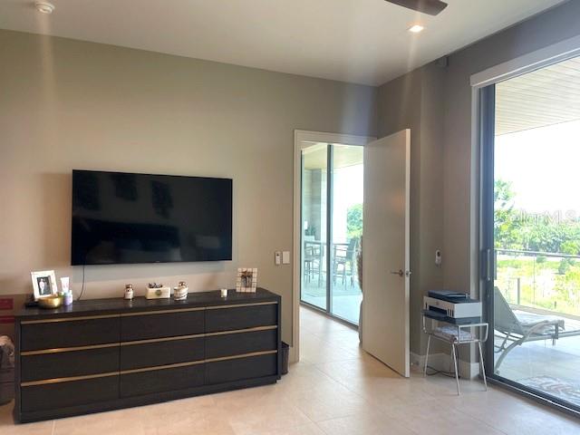 Image 27 of 83 For 1581 Gulf Of Mexico Drive 307