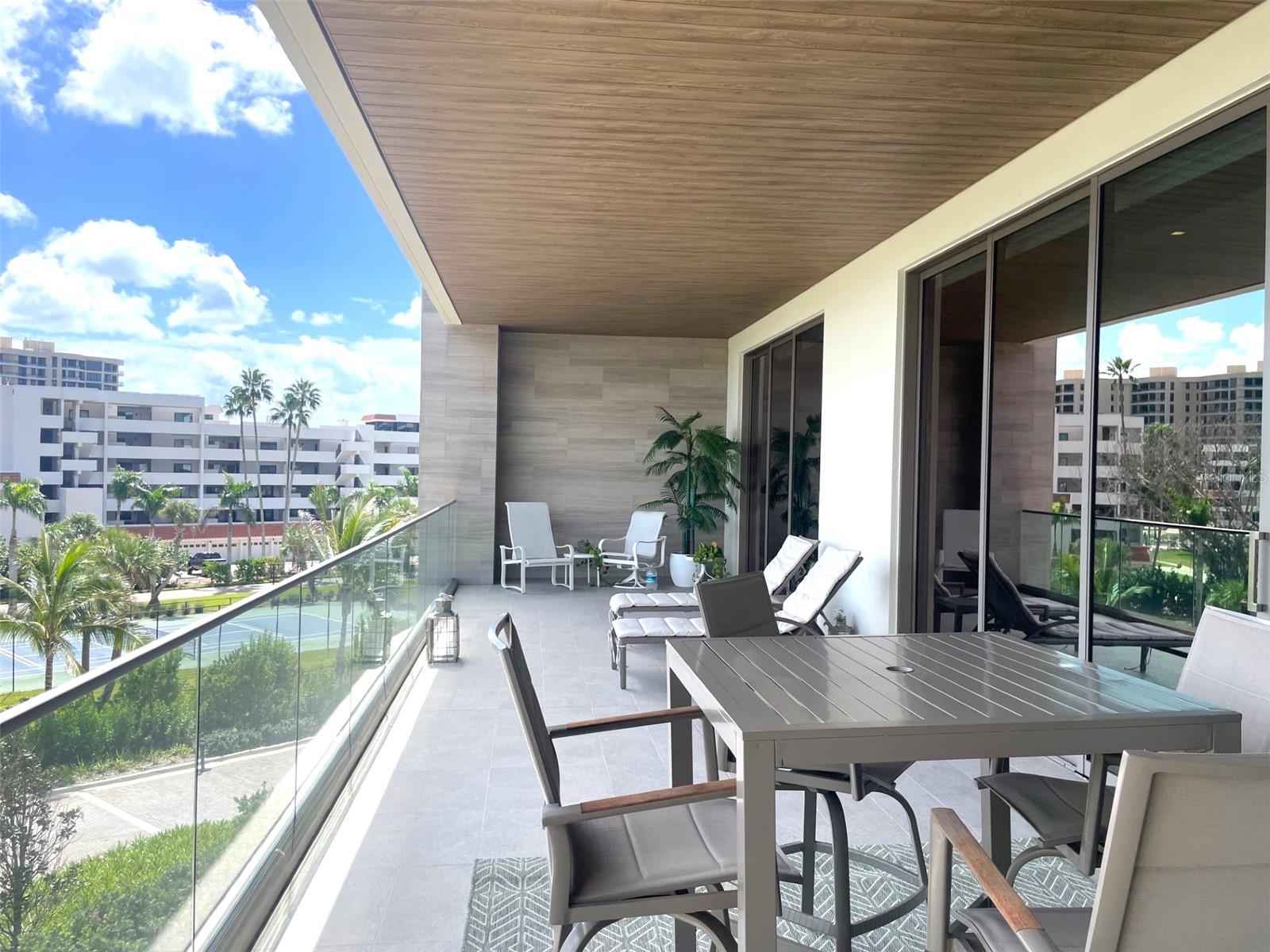 Image 37 of 83 For 1581 Gulf Of Mexico Drive 307