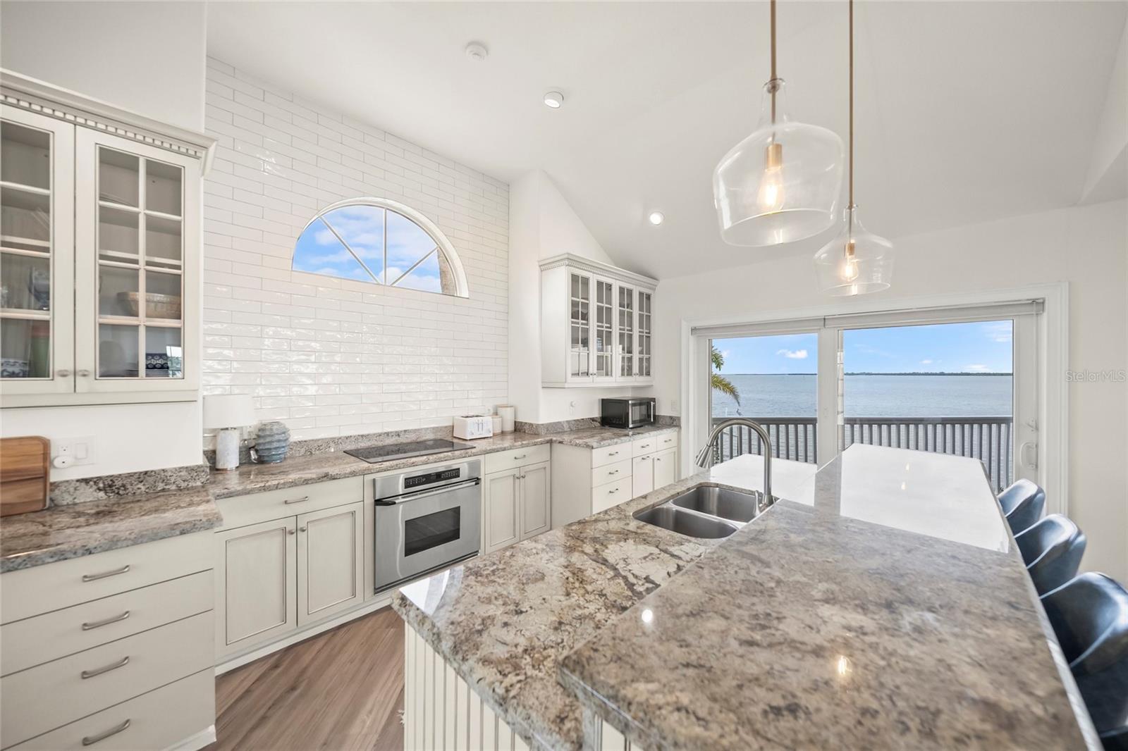 Image 14 of 58 For 527 56th Street