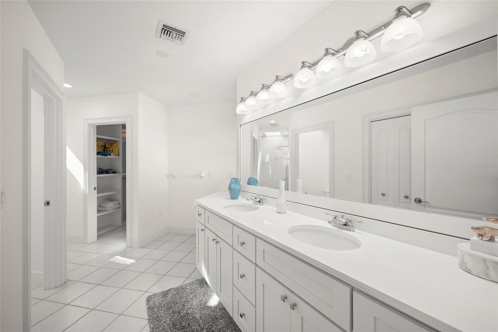 Image 28 of 58 For 527 56th Street