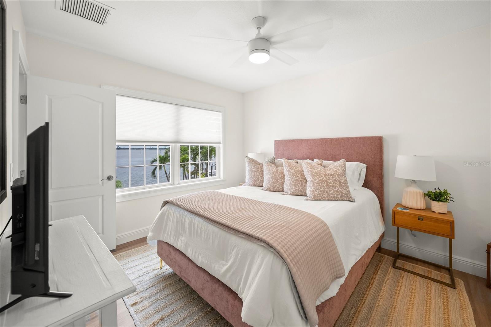 Image 33 of 58 For 527 56th Street