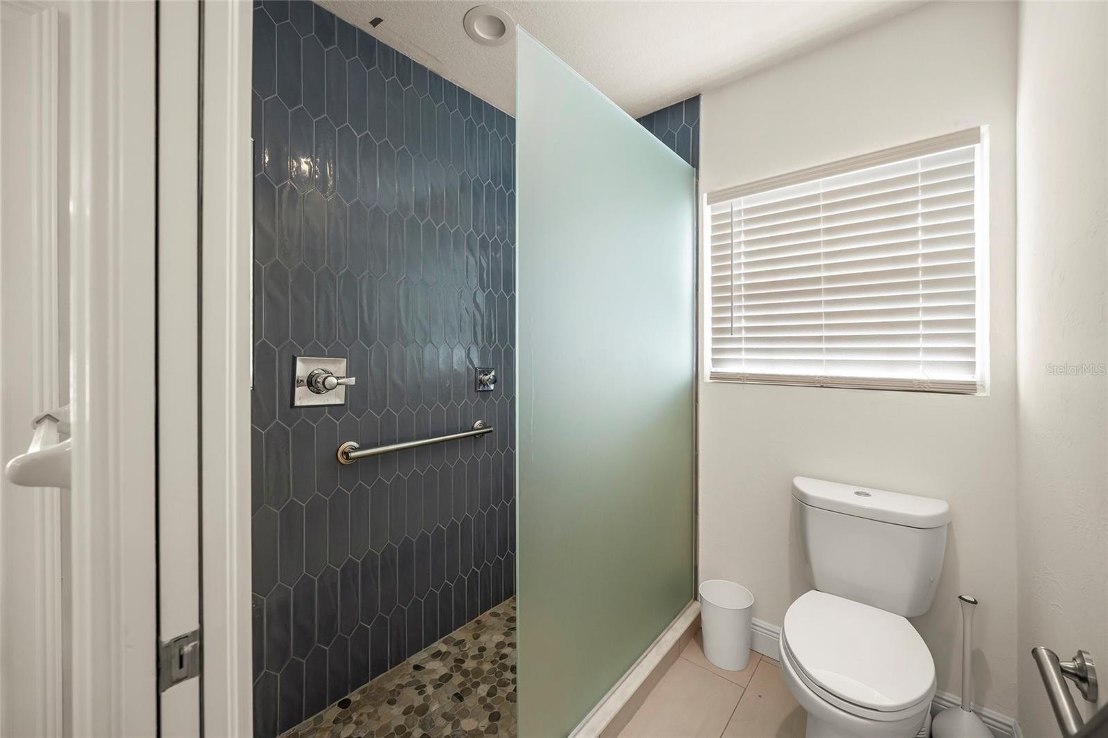 Image 34 of 58 For 527 56th Street