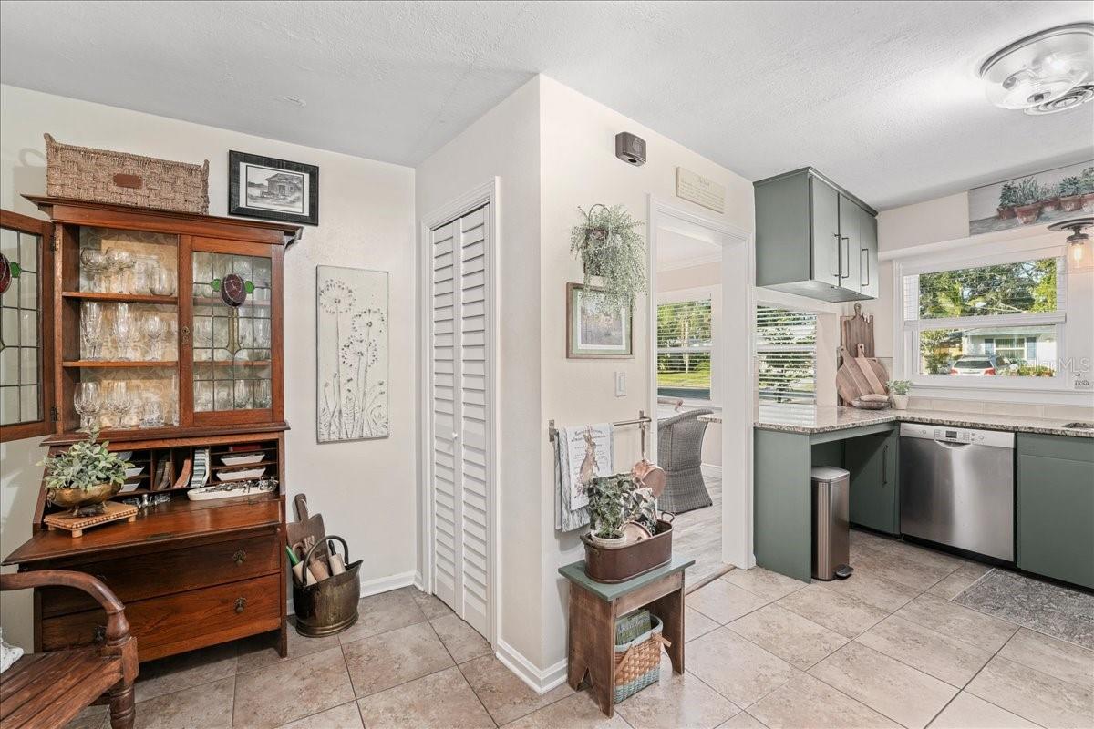 Image 14 of 38 For 1407 21st Street W