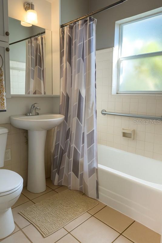 Image 4 of 6 For 603 Oak Ridge Drive