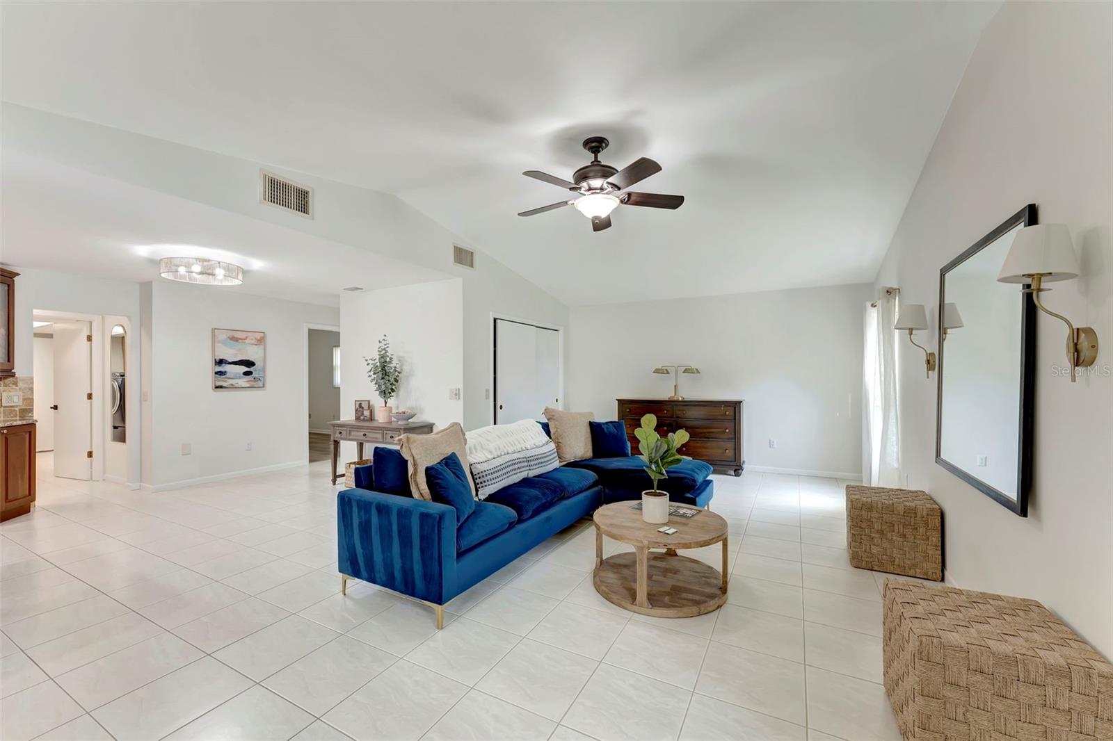 Image 10 of 53 For 4553 Charing Cross Road