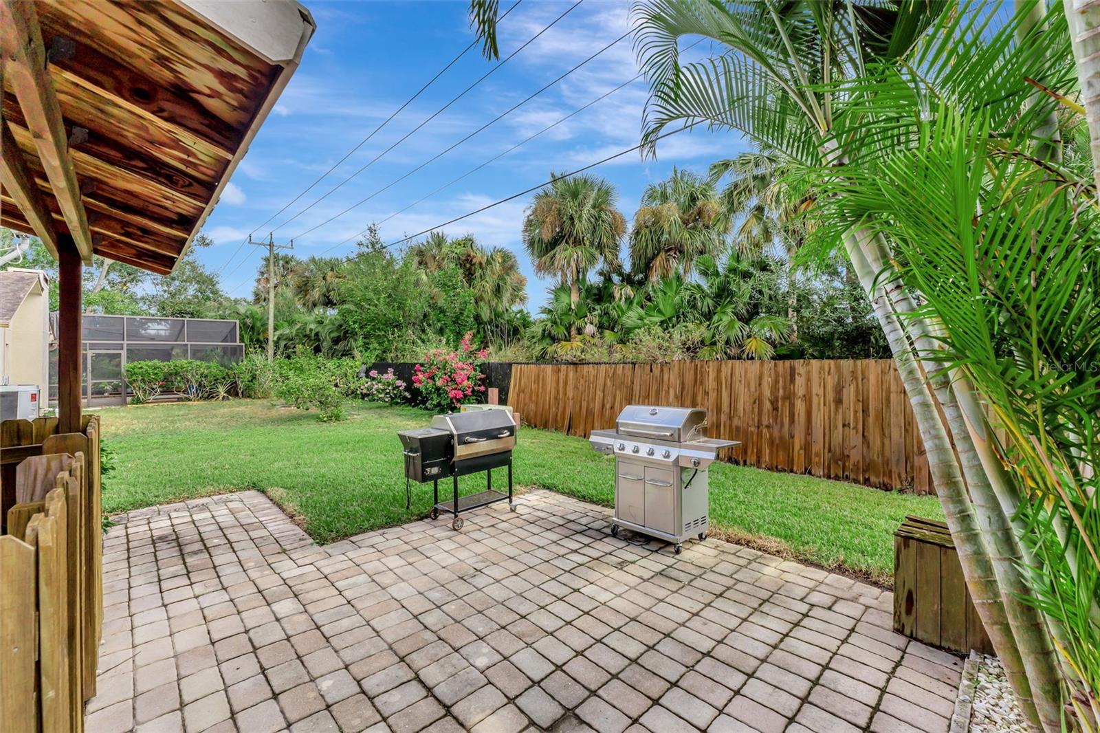 Image 16 of 53 For 4553 Charing Cross Road