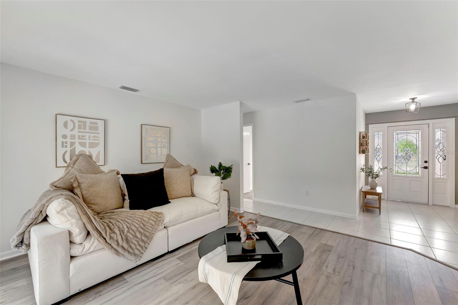 Image 23 of 53 For 4553 Charing Cross Road