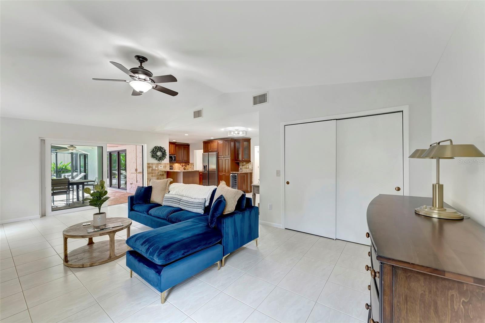 Image 31 of 53 For 4553 Charing Cross Road