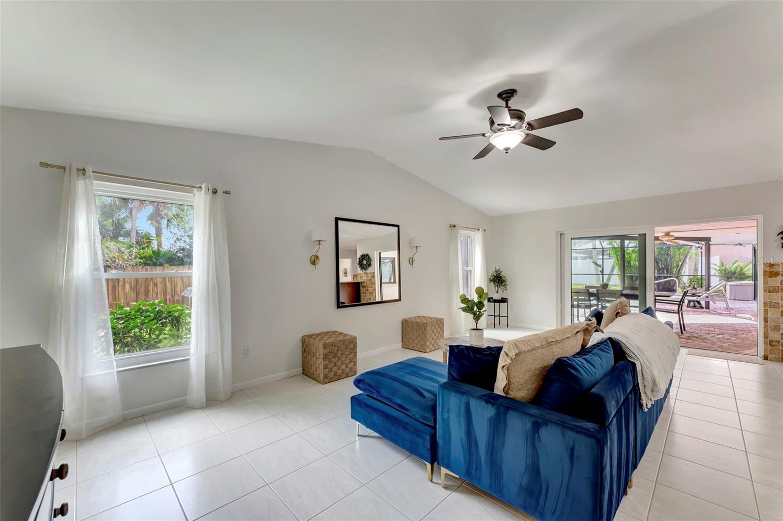 Image 32 of 53 For 4553 Charing Cross Road