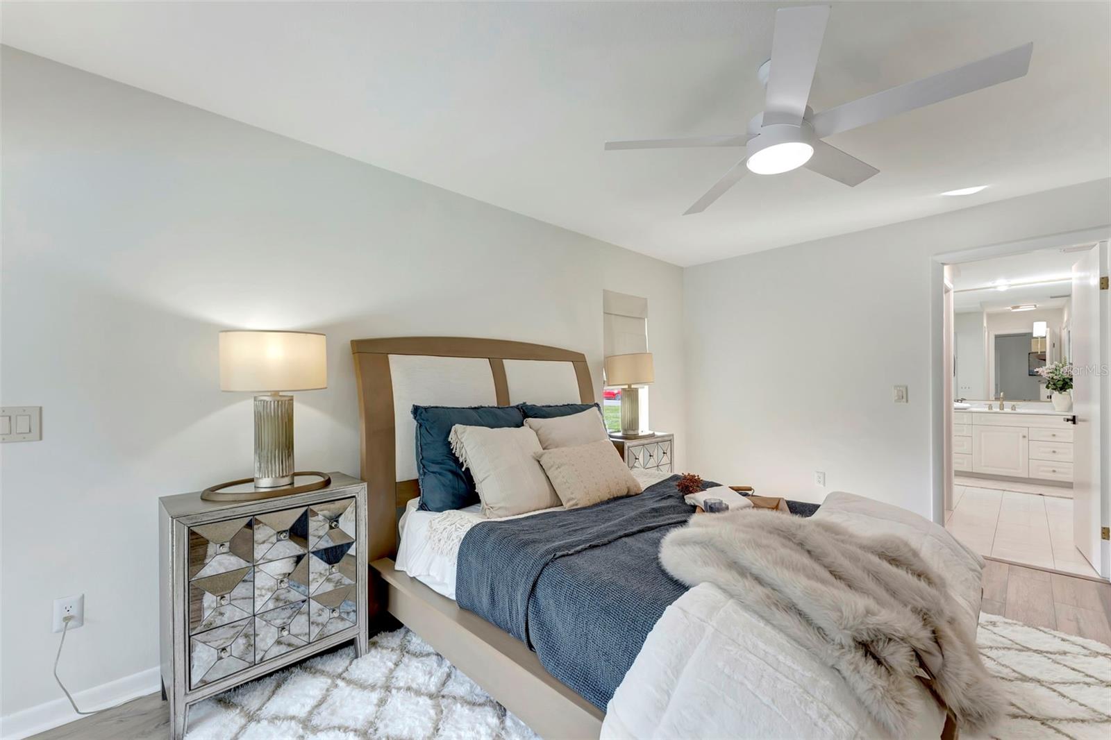 Image 34 of 53 For 4553 Charing Cross Road