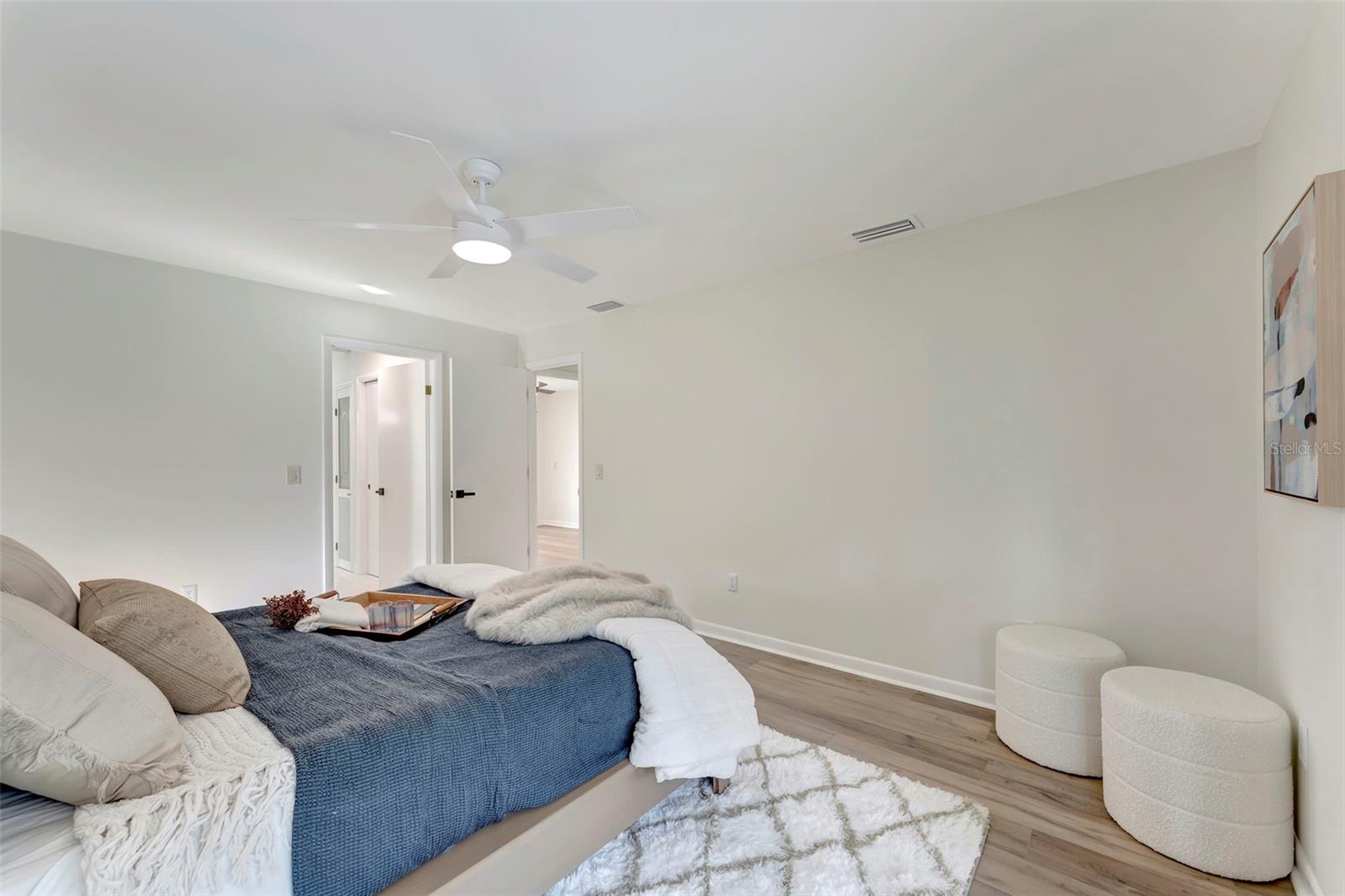 Image 36 of 53 For 4553 Charing Cross Road