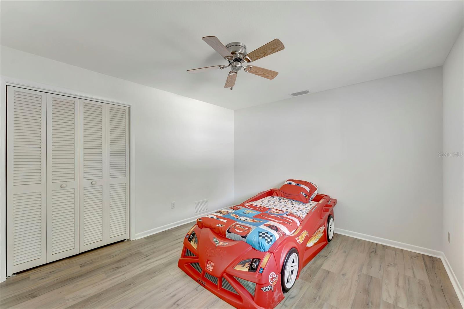 Image 40 of 53 For 4553 Charing Cross Road