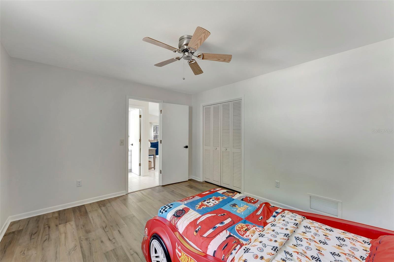 Image 41 of 53 For 4553 Charing Cross Road