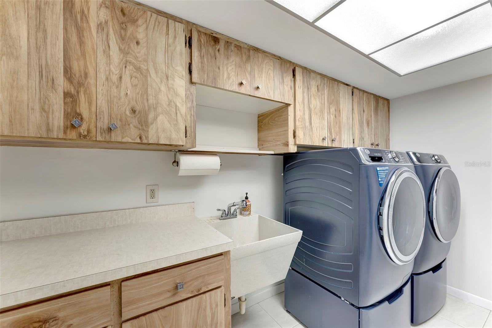 Image 46 of 53 For 4553 Charing Cross Road