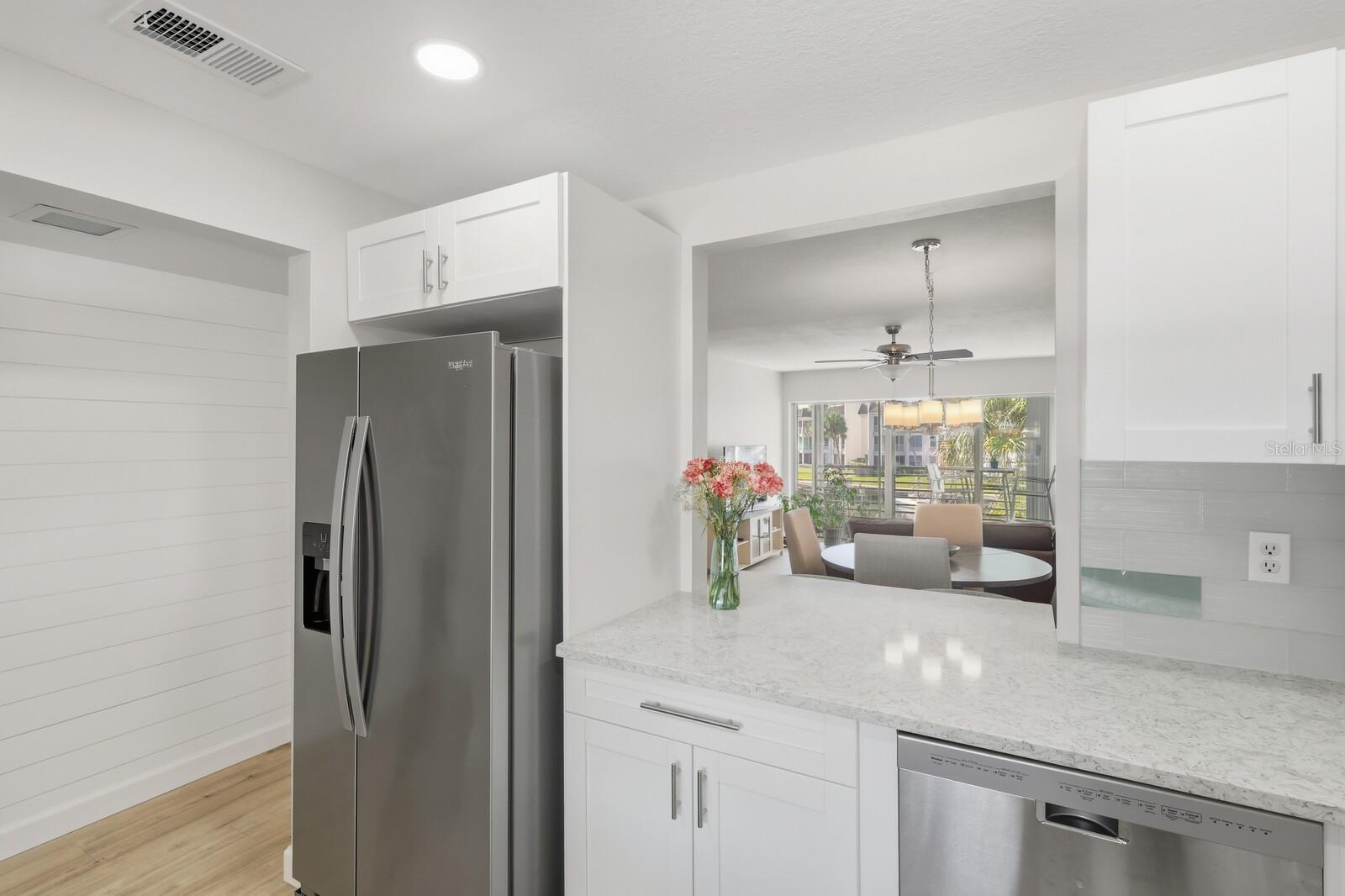 Image 14 of 37 For 4380 Exeter Drive H202