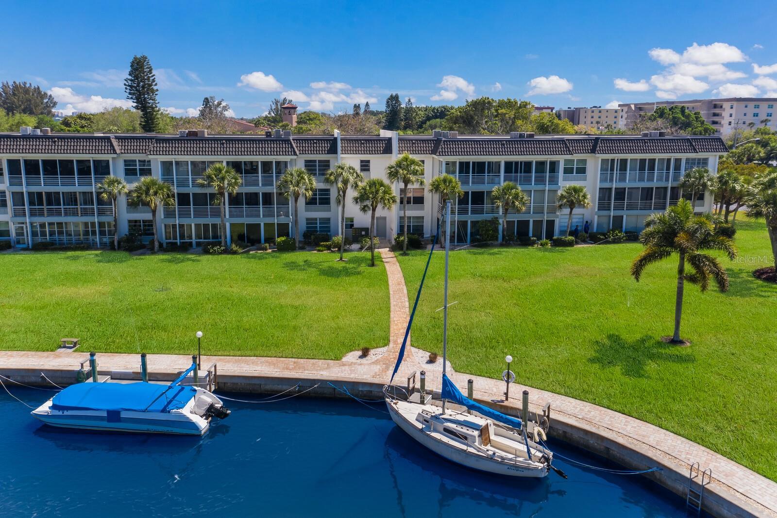 Image 28 of 37 For 4380 Exeter Drive H202