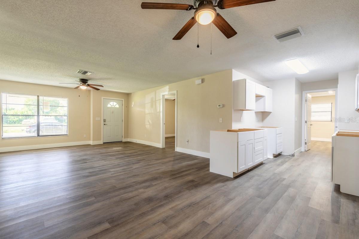 Image 4 of 12 For 2567 Fairmont Avenue