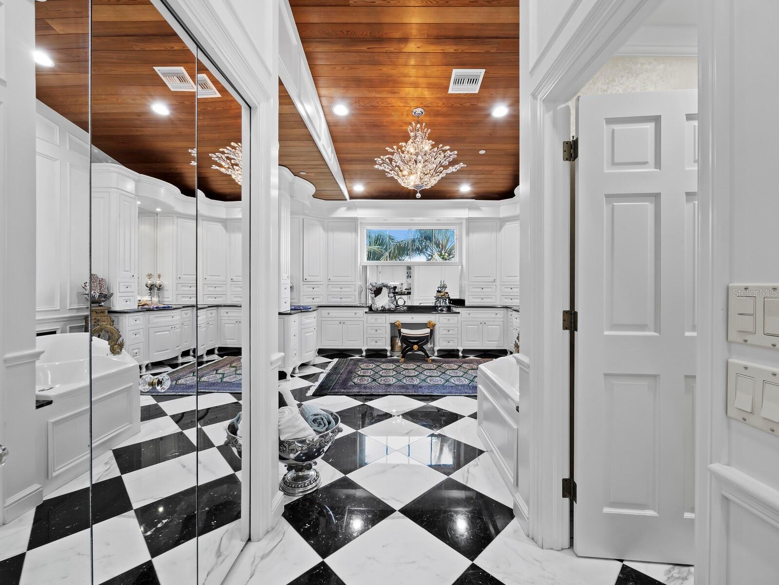 Listing photo id 32 for 6685 Gulf Of Mexico Drive