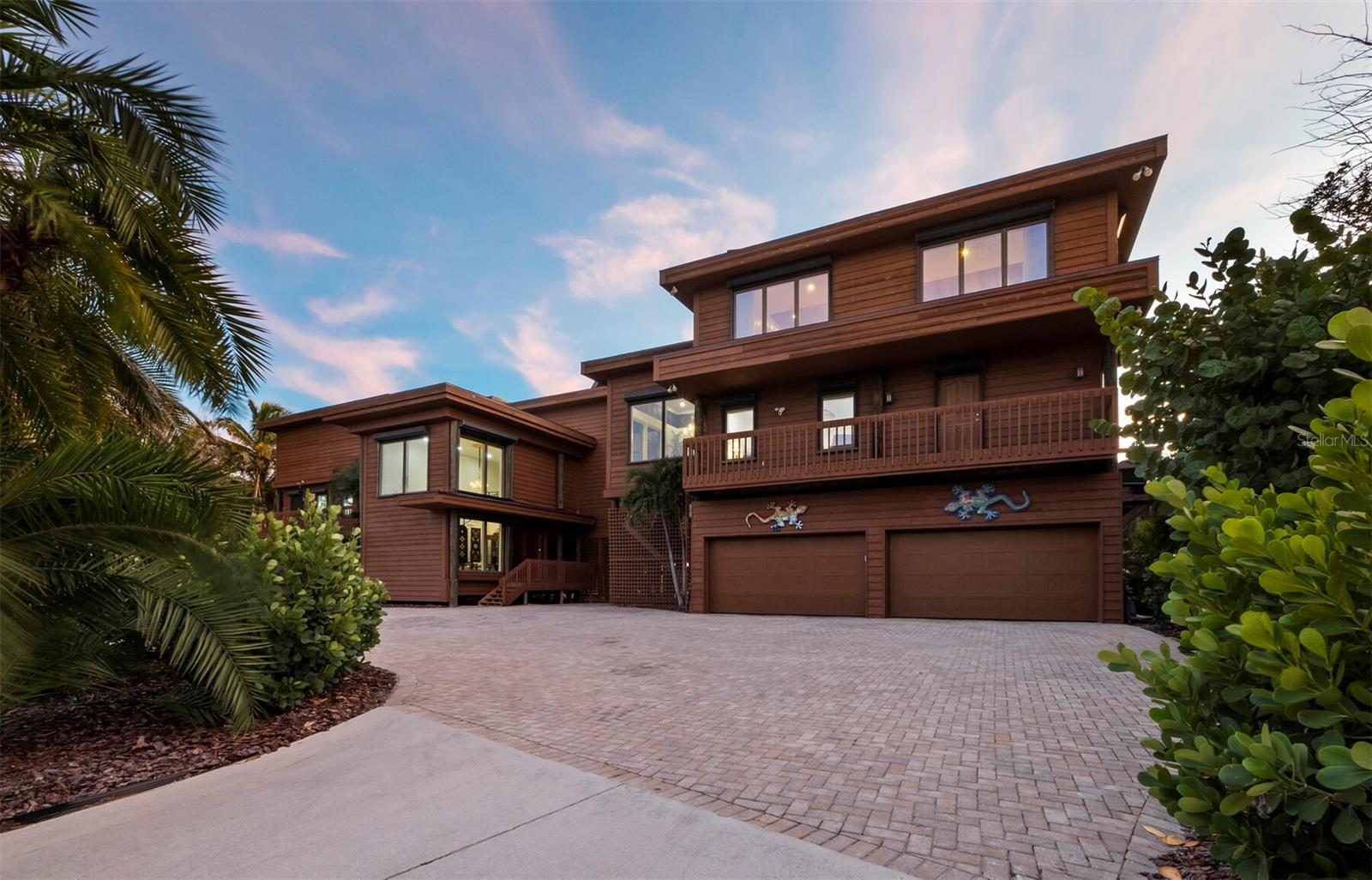 Listing photo id 2 for 6685 Gulf Of Mexico Drive