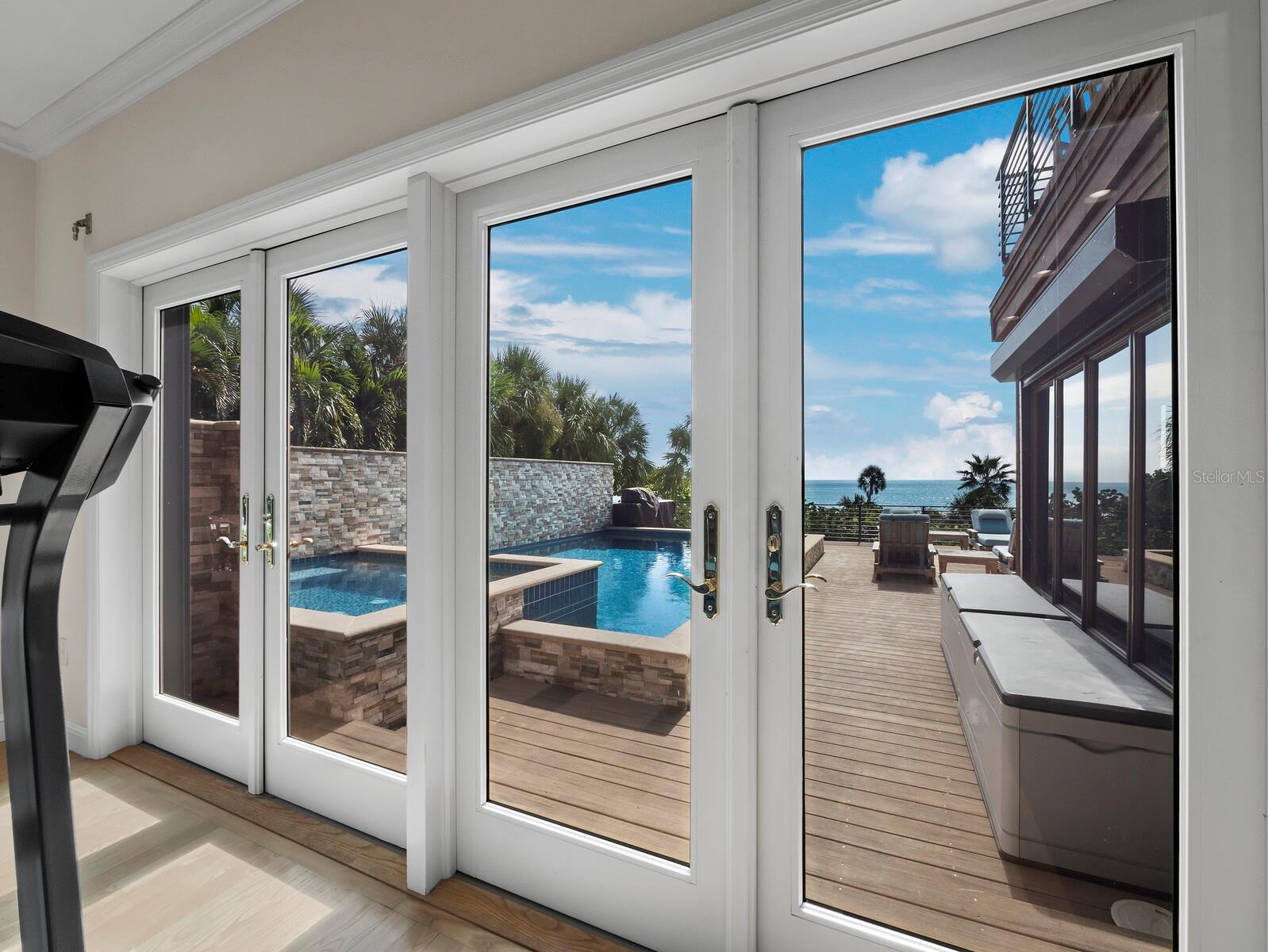 Listing photo id 43 for 6685 Gulf Of Mexico Drive