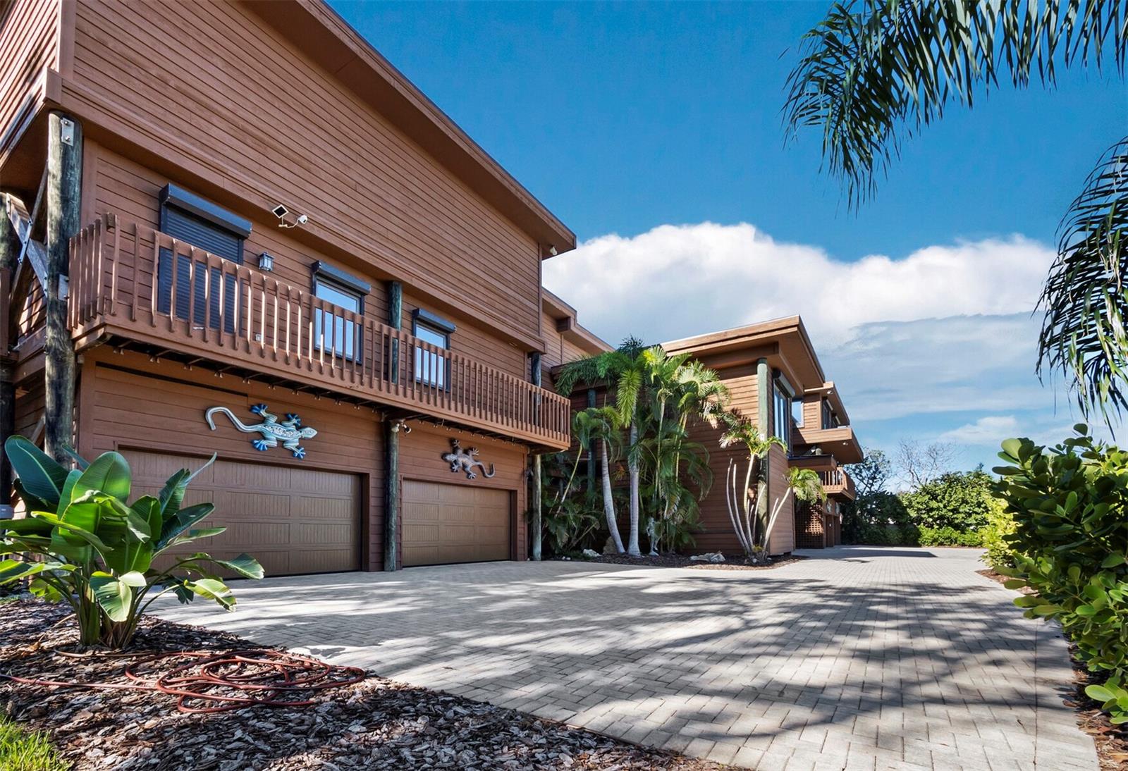 Listing photo id 3 for 6685 Gulf Of Mexico Drive