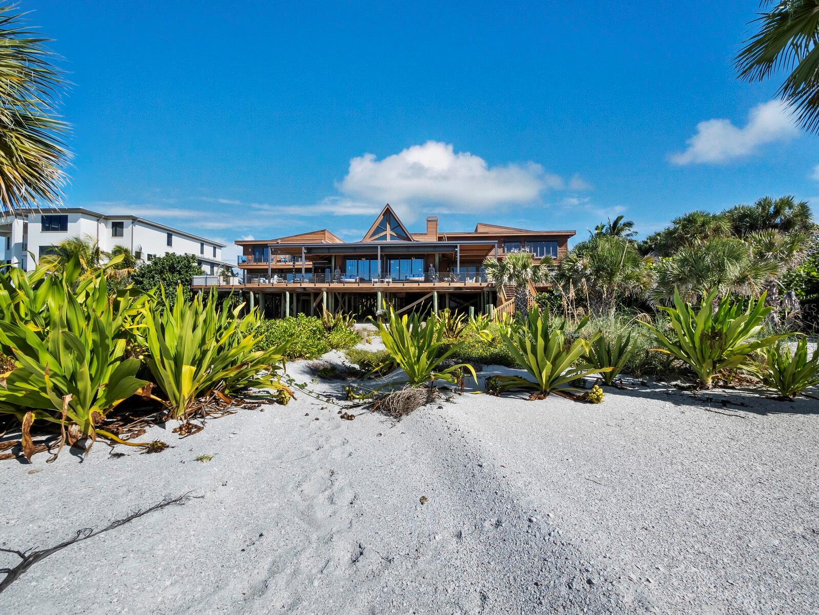 Listing photo id 76 for 6685 Gulf Of Mexico Drive