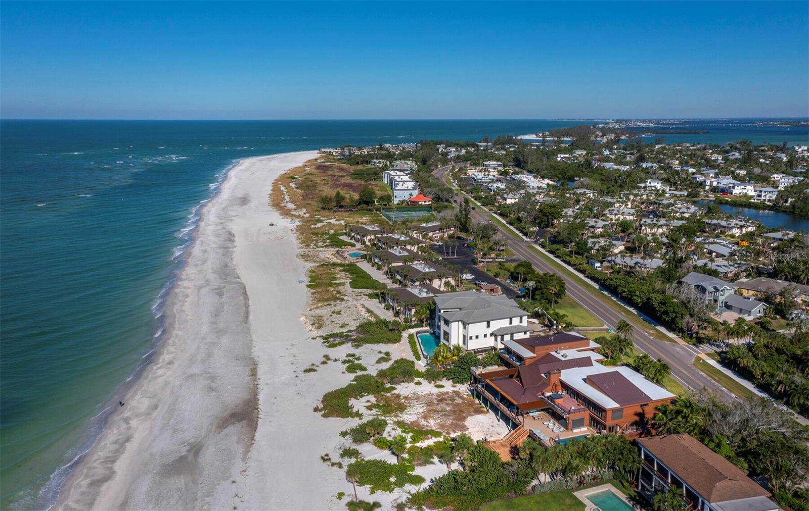 Listing photo id 77 for 6685 Gulf Of Mexico Drive