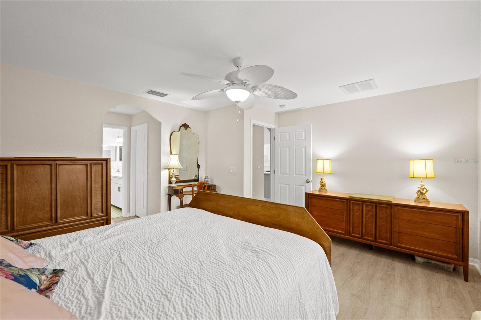 Image 17 of 37 For 5262 Rhapsody Avenue