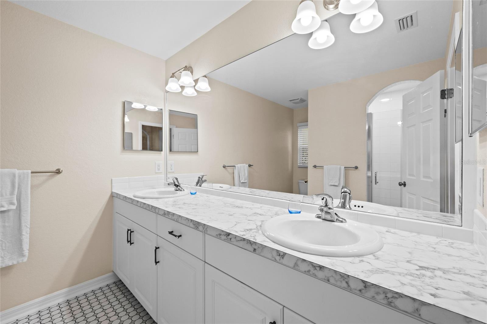 Image 18 of 37 For 5262 Rhapsody Avenue