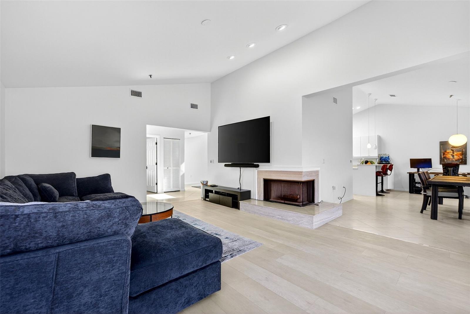 Image 10 of 38 For 2323 Harbour Oaks Drive