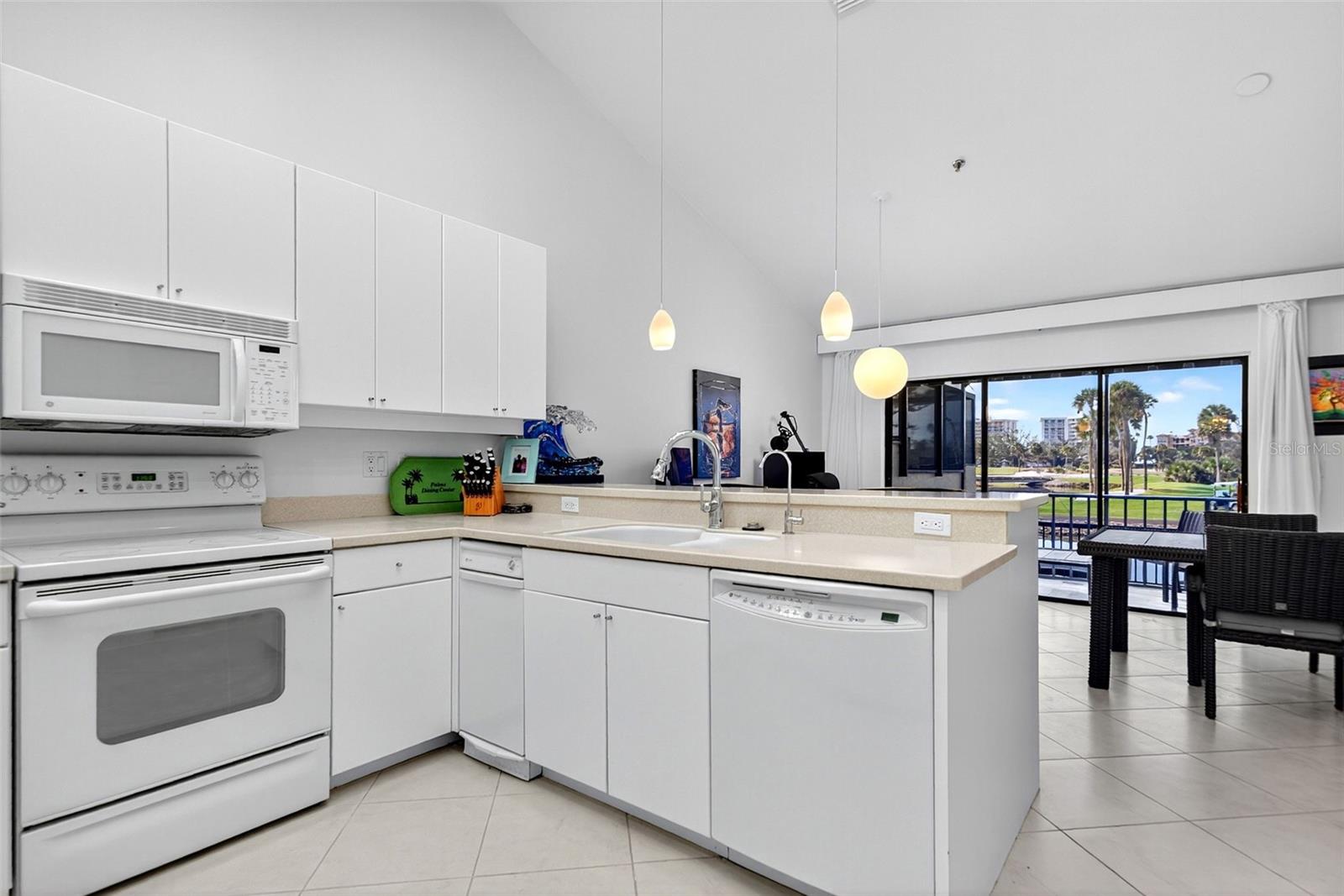 Image 13 of 38 For 2323 Harbour Oaks Drive