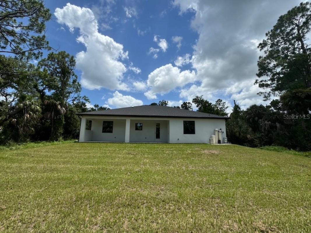 Listing photo id 1 for 14390 Maddock Avenue