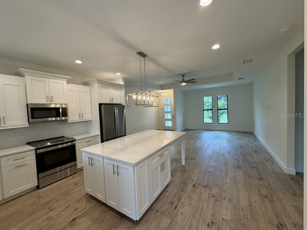 Listing photo id 7 for 14390 Maddock Avenue