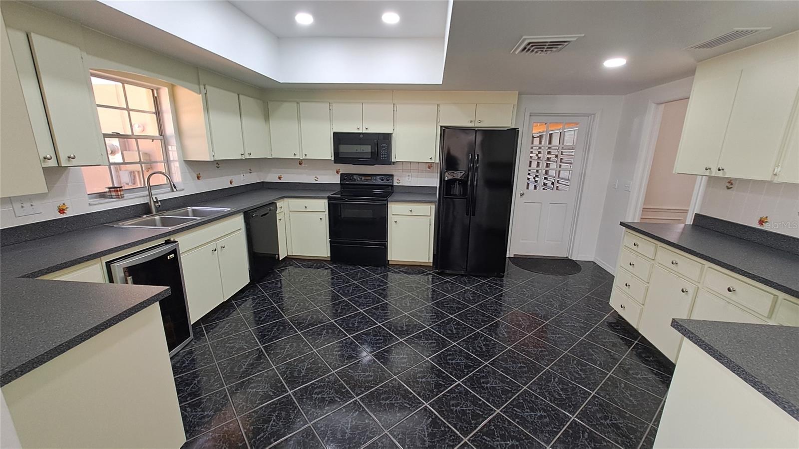 Image 8 of 17 For 16 Golf View Drive