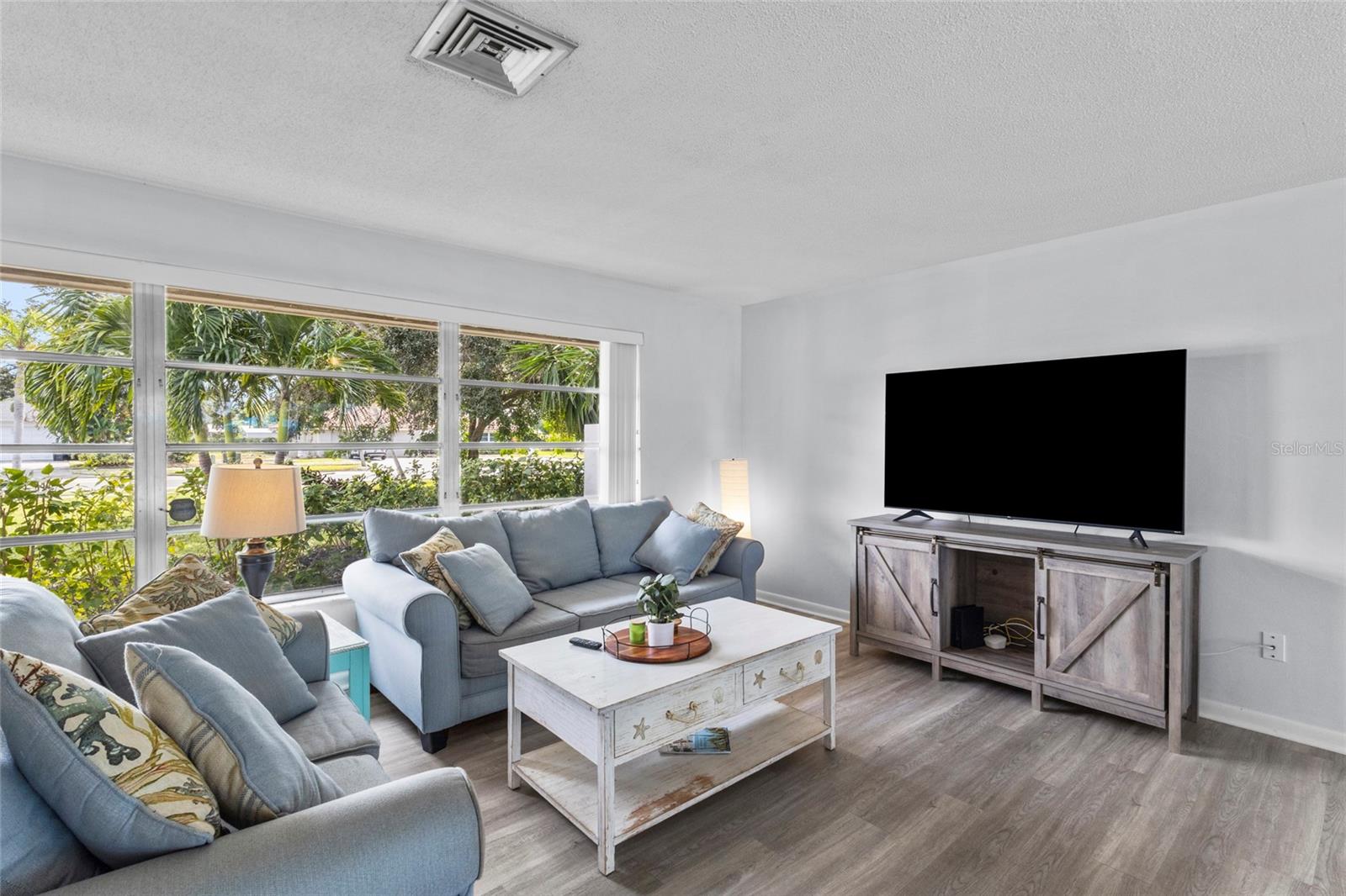 Image 10 of 46 For 433 Whitfield Avenue