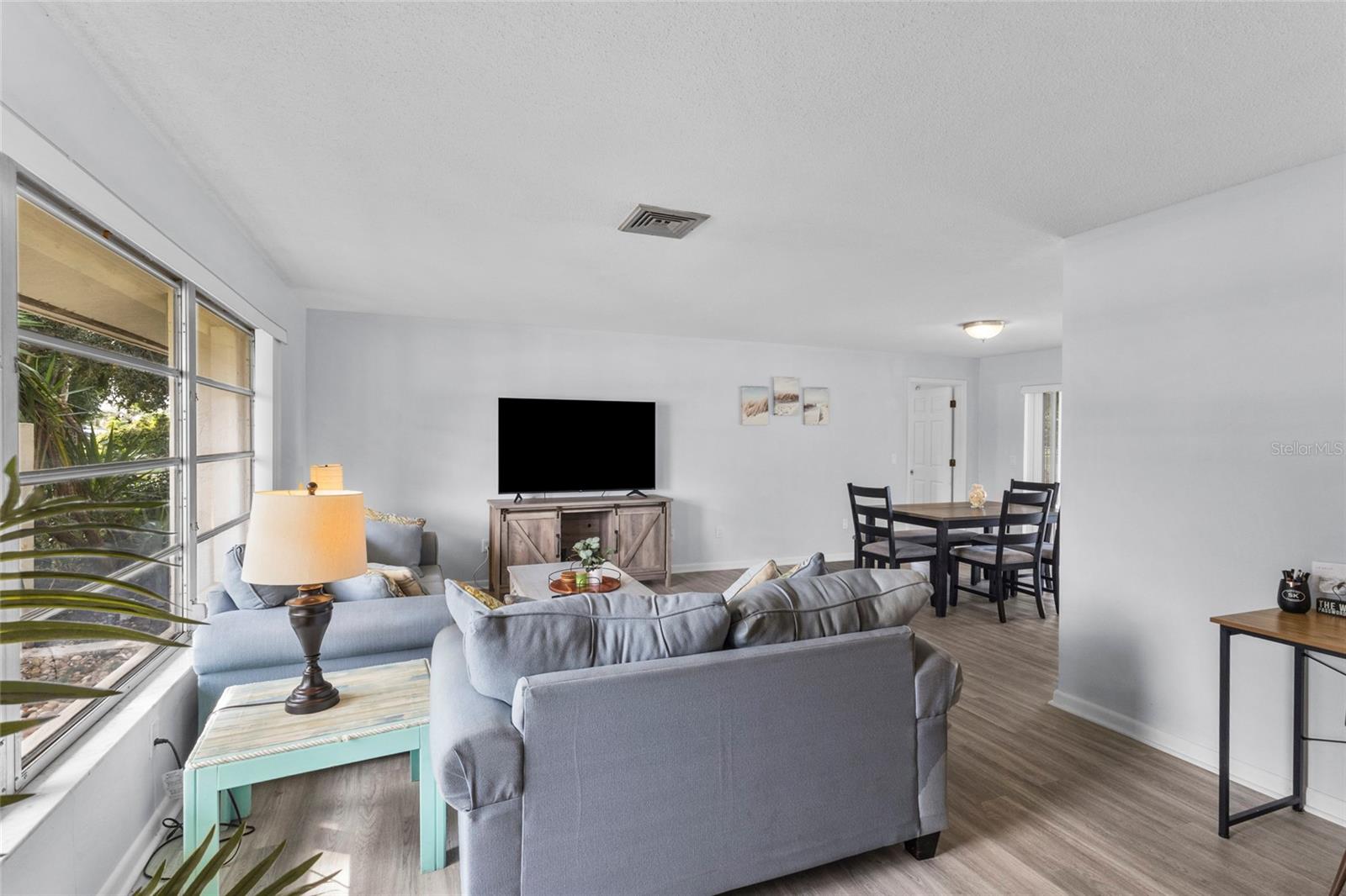 Image 11 of 46 For 433 Whitfield Avenue