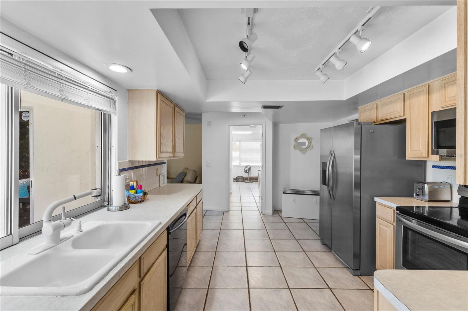 Image 18 of 46 For 433 Whitfield Avenue