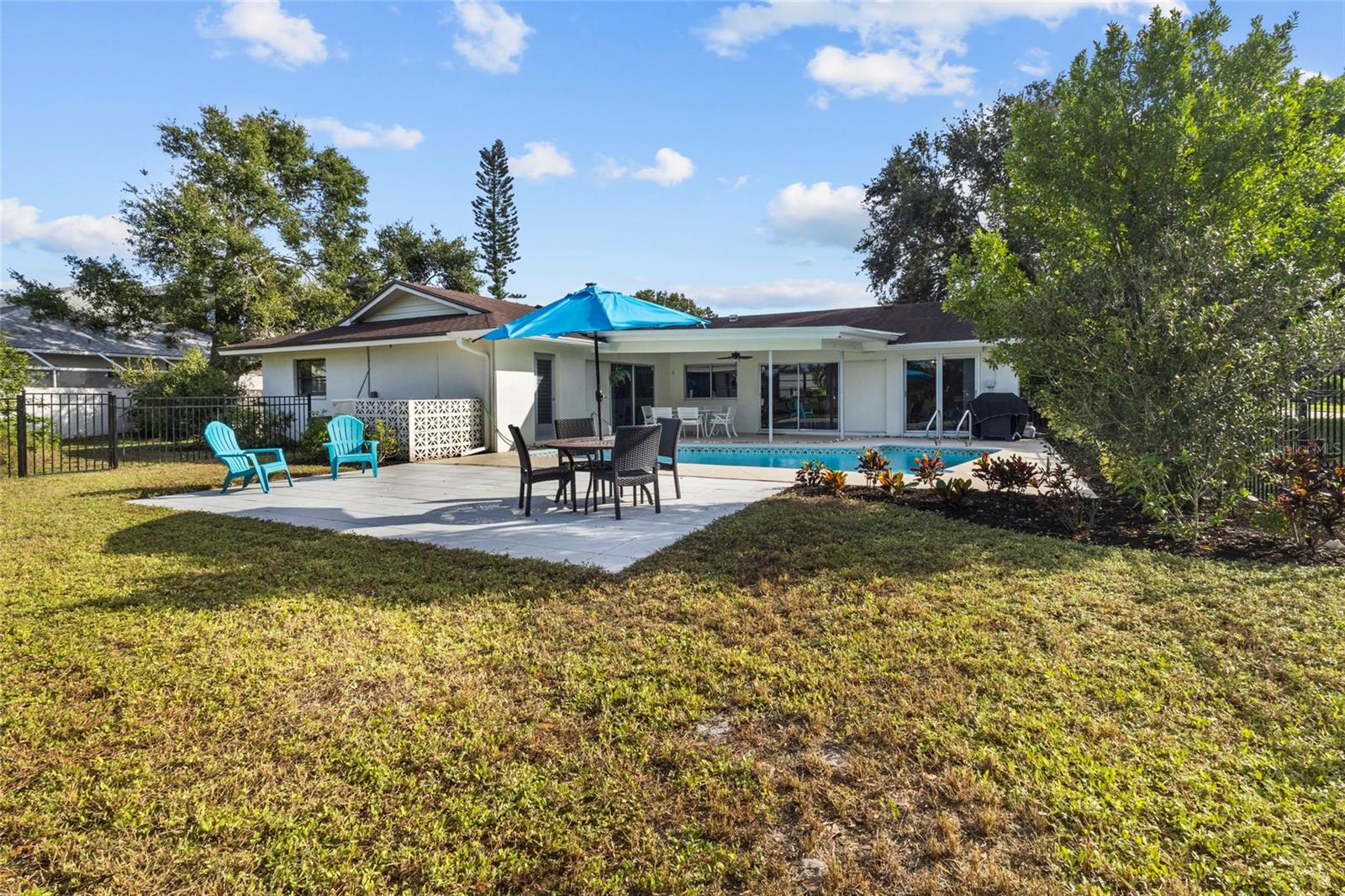 Image 34 of 46 For 433 Whitfield Avenue