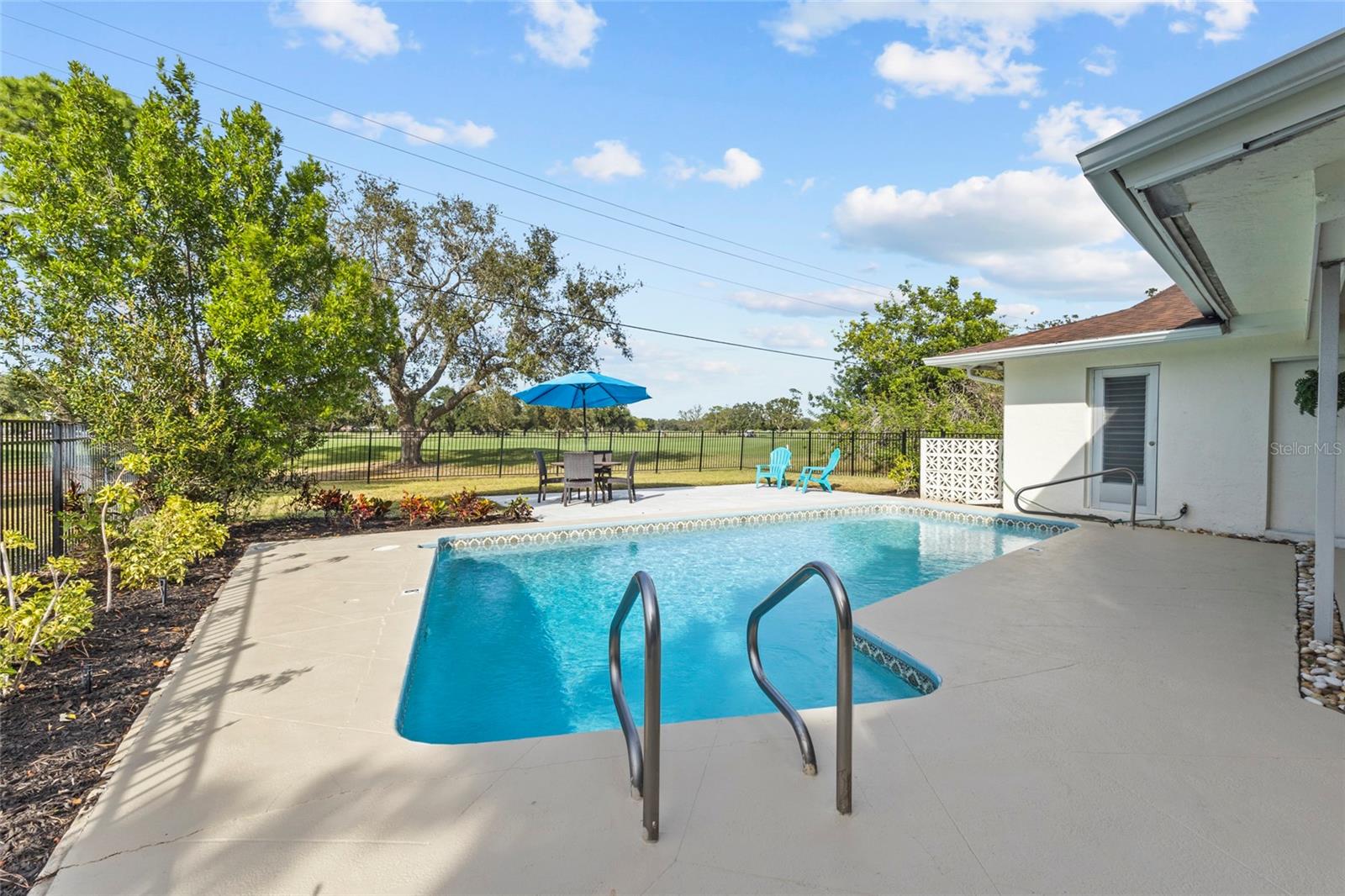 Image 37 of 46 For 433 Whitfield Avenue