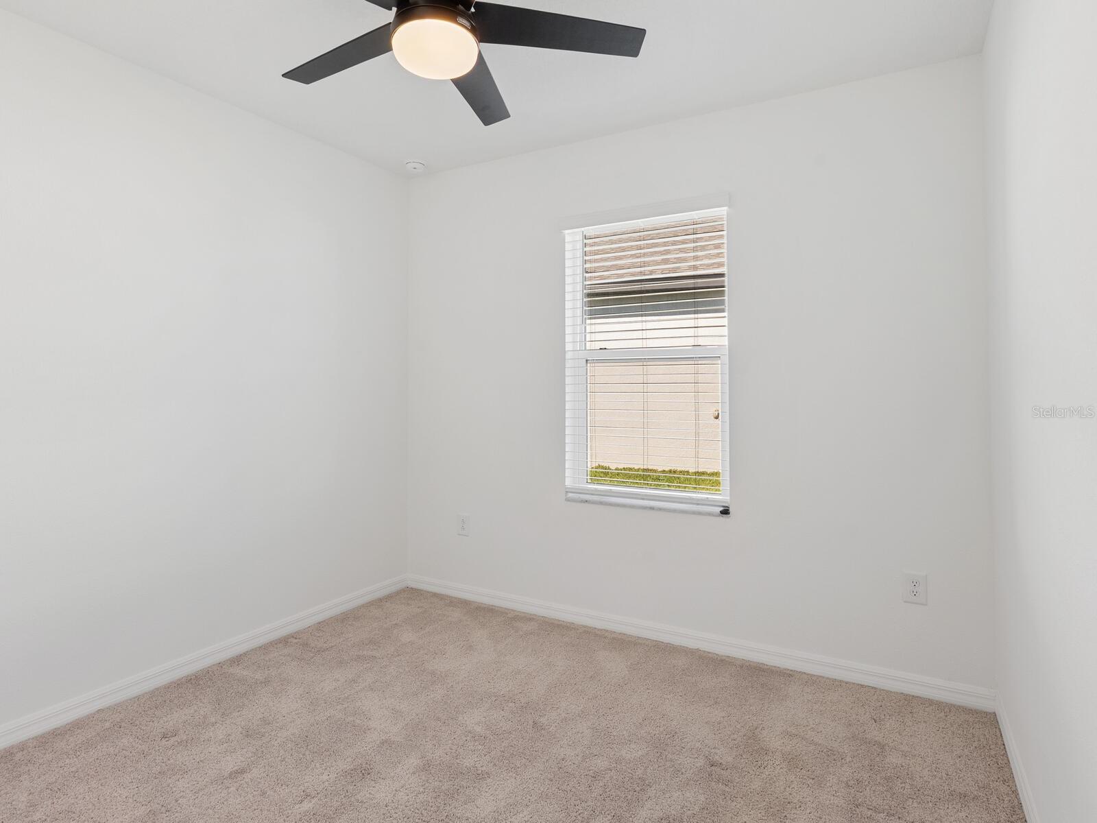 Image 22 of 34 For 9975 Last Light Glen