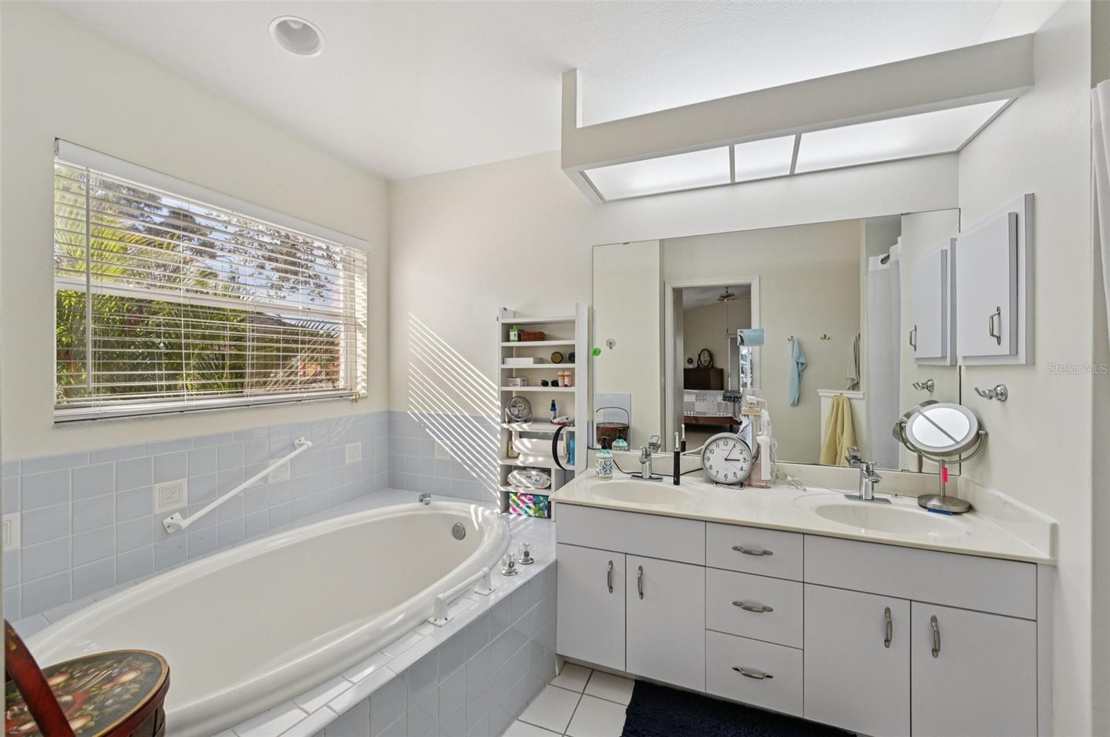 Image 16 of 34 For 561 Viridian Street