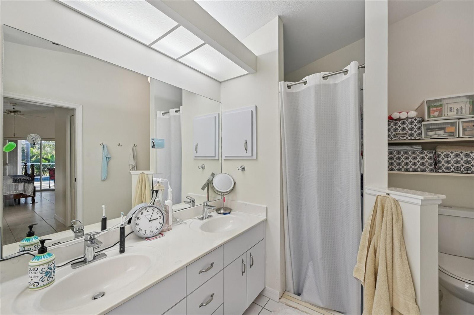 Image 17 of 34 For 561 Viridian Street