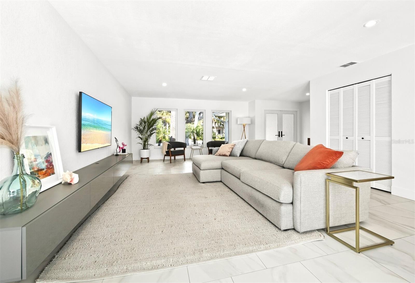 Image 5 of 24 For 5341 Siesta Court