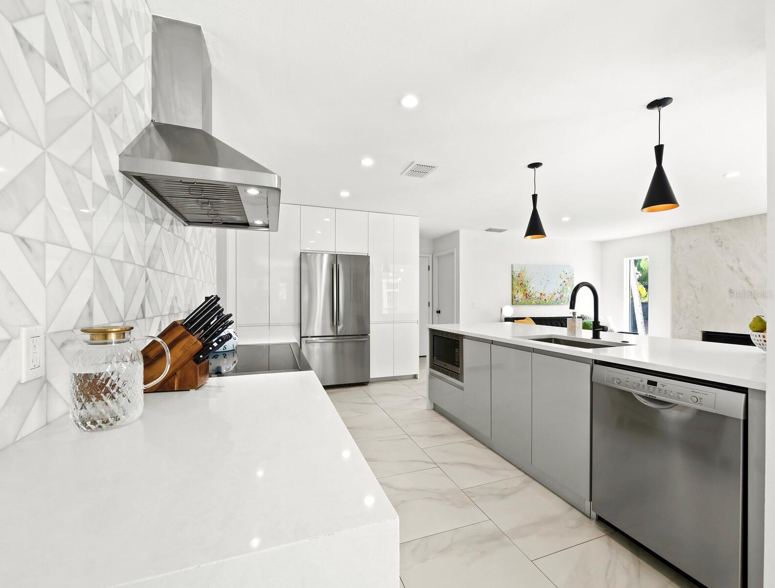 Image 7 of 24 For 5341 Siesta Court