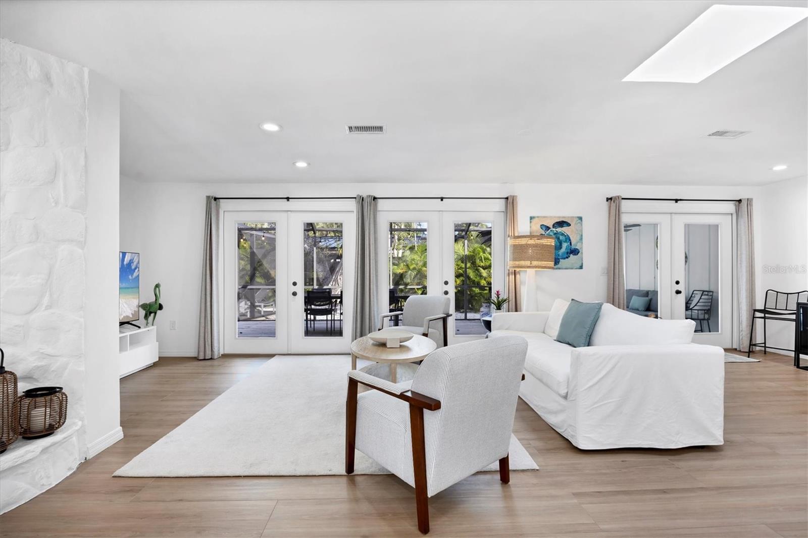 Image 10 of 90 For 445 Reid Street