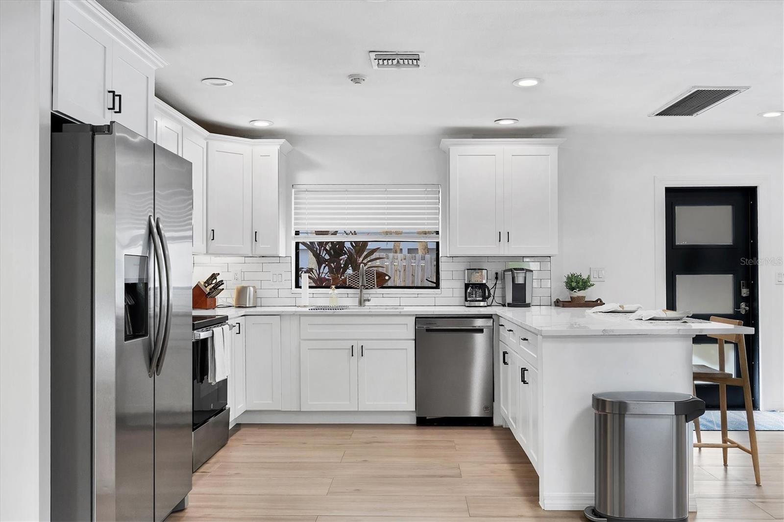 Image 17 of 90 For 445 Reid Street