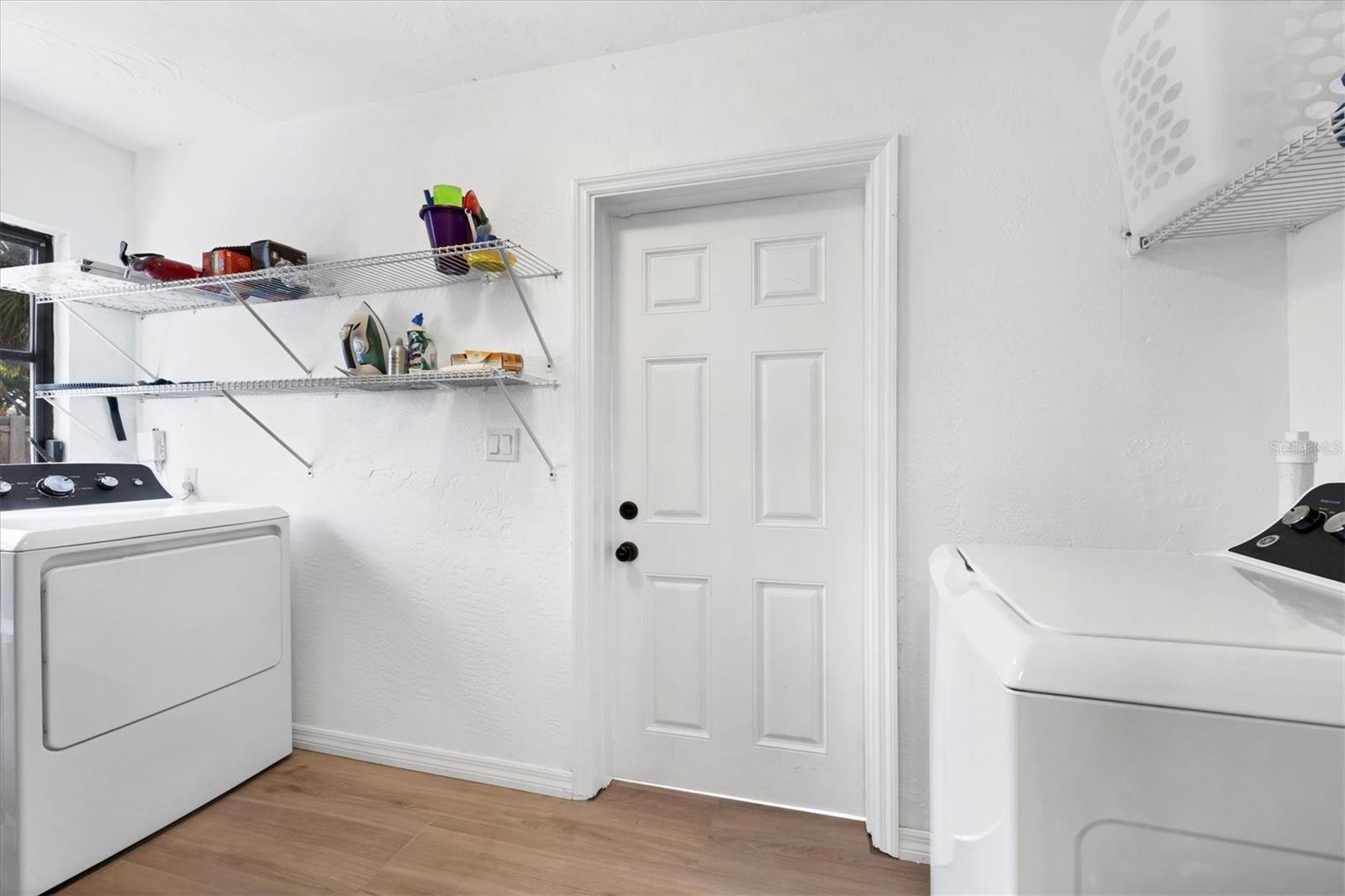 Image 39 of 90 For 445 Reid Street